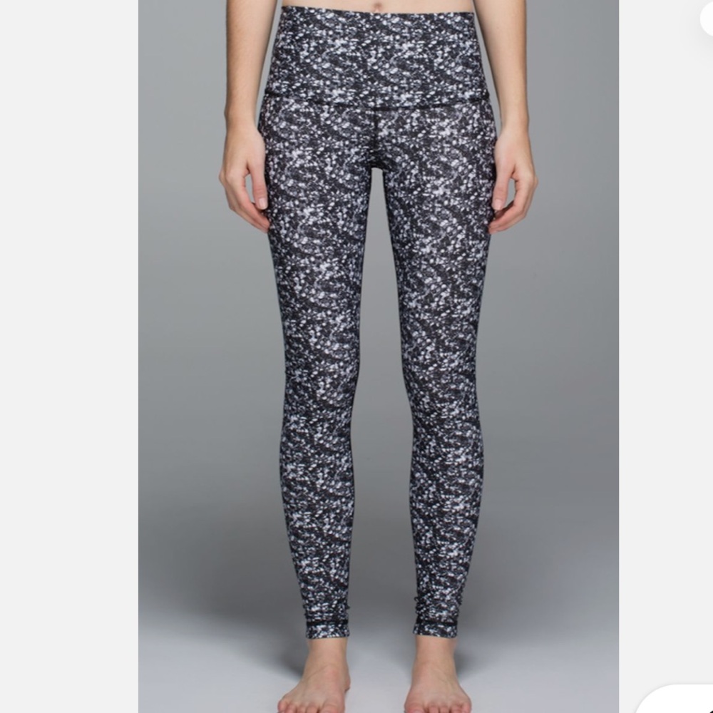 Lululemon Shine Tight Roll Down Shimmy Shimmer Black and White Leggings 6